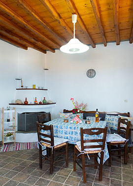 House for rent Marmara in Sifnos - Sitting area with fireplace