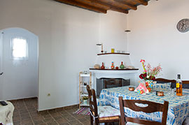 Ενοικιαζόμενο σπίτι Μάρμαρα στη Σίφνο - Το τραπέζι φαγητού