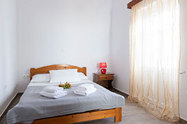 Ενοικιαζόμενο σπίτι Μόσχα στη Σίφνο - Υπνοδωμάτιο με διπλό κρεβάτι